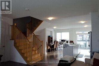 2481 Badger Cres in Oakville, ON - Building Photo - Building Photo