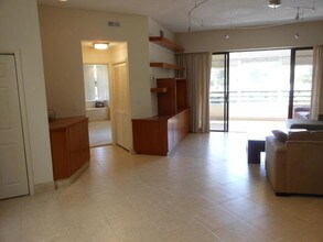 7520 La Paz Blvd-Unit -310 in Boca Raton, FL - Building Photo - Building Photo