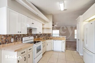 137 Lameraux Rd in Winter Haven, FL - Building Photo - Building Photo
