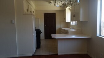 15418 Larch Ave in Lawndale, CA - Building Photo