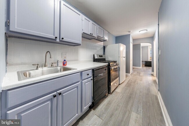 905 19th St NE, Unit E401 in Washington, DC - Building Photo - Building Photo