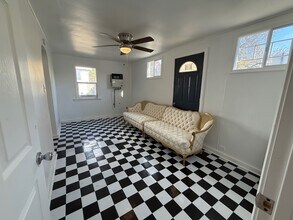 5201 W Eddy St in Chicago, IL - Building Photo - Building Photo