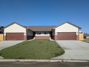 9201 E Fox Pt Ct in Bel Aire, KS - Building Photo - Building Photo