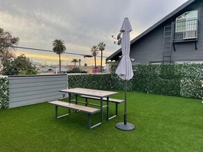 Walton Ave. in Los Angeles, CA - Building Photo - Building Photo