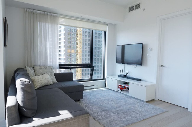 1288 Av. des Canadiens-de-Montréal, Unit SI ID1520409P in Montréal, QC - Building Photo - Building Photo