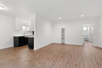 809 Edgewood St, Unit 03 in Inglewood, CA - Building Photo - Building Photo
