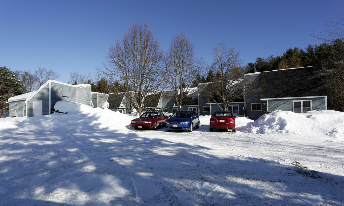 Foreside Village in Falmouth, ME - Building Photo