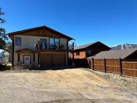 439 Birch Ave in Estes Park, CO - Building Photo