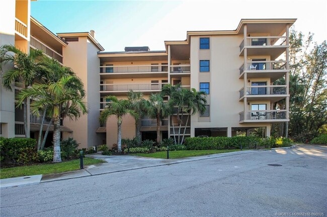 2491 NE Ocean Blvd in Stuart, FL - Building Photo - Building Photo