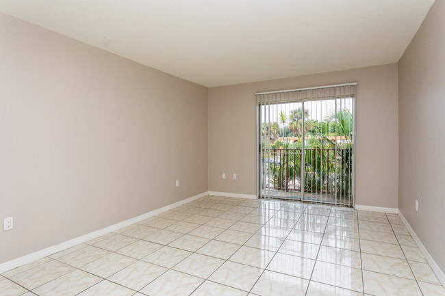 The Lakeside at 2315 in Ft. Myers, FL - Foto de edificio - Interior Photo