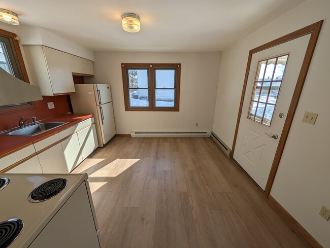 32 Willow St, Unit 32 Willow 1st Floor