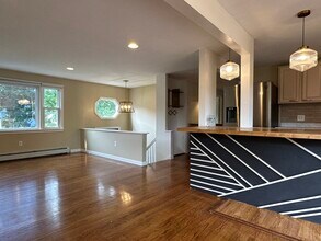 17 Meadow St in Groton, CT - Building Photo - Building Photo