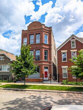 2323 S Trumbull Ave in Chicago, IL - Building Photo - Building Photo