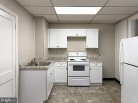 658 Walnut St in Pottstown, PA - Building Photo