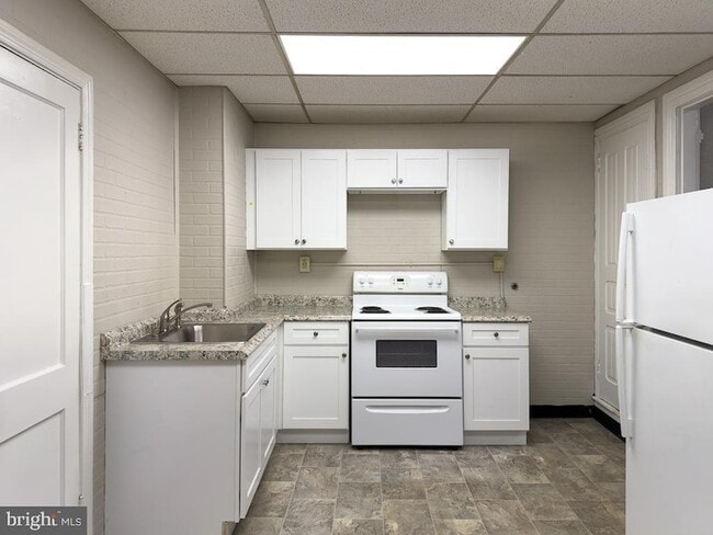 property at 658 Walnut St
