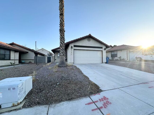 8341 Mulcahy Ave in Las Vegas, NV - Building Photo - Building Photo