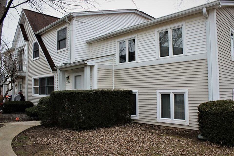222 W Inverrary Ln in Deerfield, IL - Building Photo