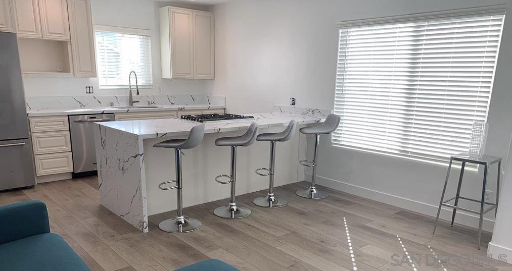 4763 Terrace Dr in San Diego, CA - Building Photo