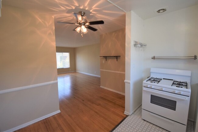 823-25 S Orange Grove Avenue in Los Angeles, CA - Building Photo - Building Photo