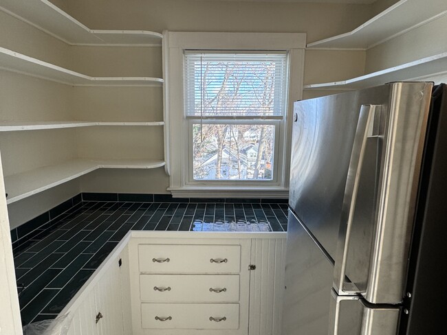 119 Glendower Rd, Unit Two in Boston, MA - Building Photo - Building Photo