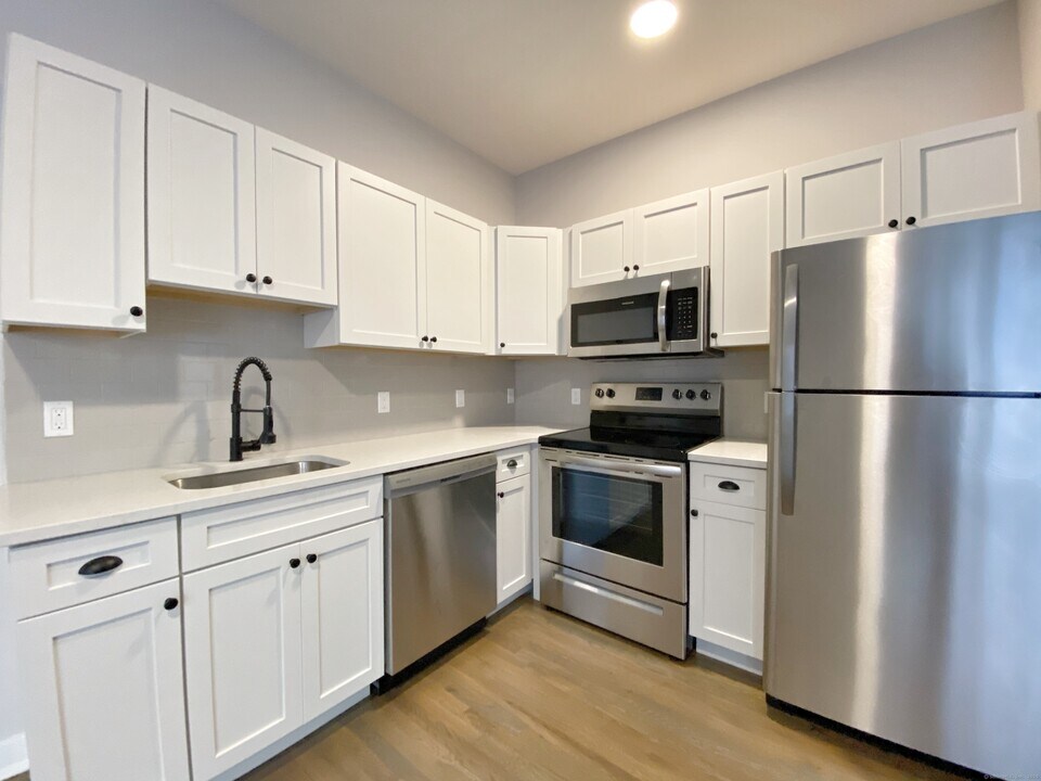4 Berkeley St in Norwalk, CT - Building Photo