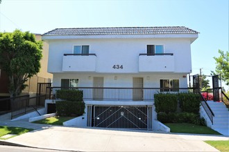 434 E Tujunga Ave in Burbank, CA - Building Photo - Building Photo