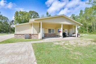 3 Magnolia Ln, Unit 1 in Huffman, TX - Foto de edificio - Building Photo