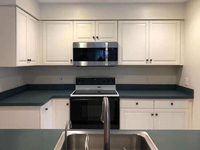 665 Lowell St in Lexington, MA - Building Photo - Building Photo