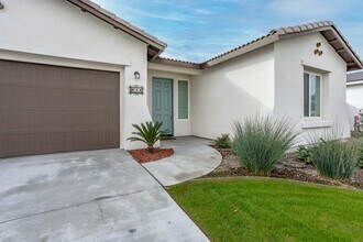 911 Hartlepool Ave in Bakersfield, CA - Building Photo - Building Photo