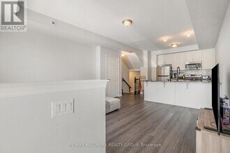 577 Takamose Private in Ottawa, ON - Building Photo - Building Photo