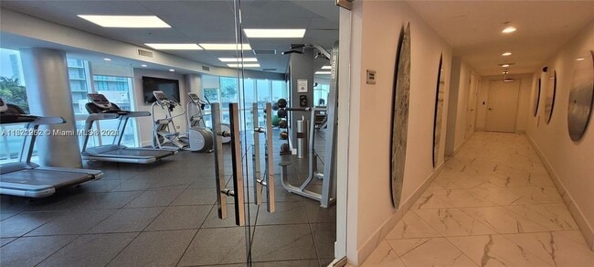 480 NE 30th St in Miami, FL - Foto de edificio - Building Photo