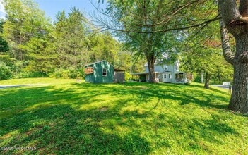 418 W Ghent Rd in Hudson, NY - Building Photo - Building Photo