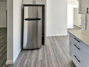 327 W Haloid Ave in Ridgecrest, CA - Building Photo - Building Photo