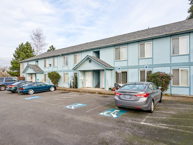 Locust Tree in Stayton, OR - Foto de edificio - Building Photo