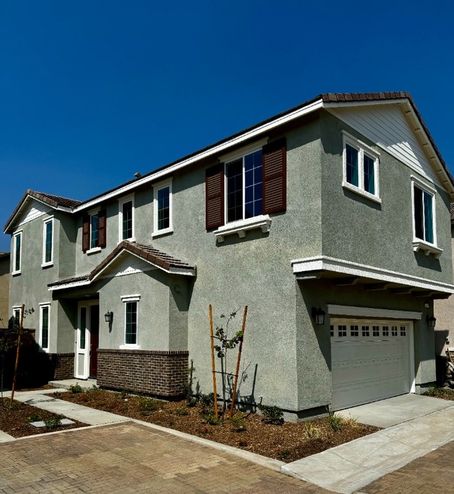 16185 Lozano St in Fontana, CA - Building Photo - Building Photo