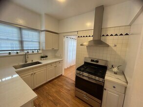 850 S Kenmore Ave, Unit 850 in Los Angeles, CA - Building Photo - Building Photo