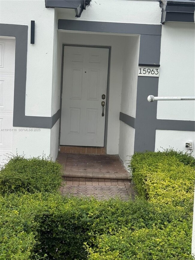 15963 SW 82nd St in Miami, FL - Building Photo - Building Photo