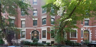 102 Gainsborough St, Unit 302E in Boston, MA - Building Photo