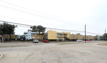 Buckner Village in Dallas, TX - Foto de edificio - Building Photo