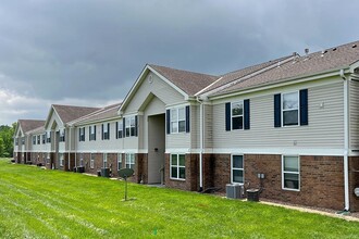 SUNDANCE PAOLA APARTMENTS II in Paola, KS - Foto de edificio - Building Photo