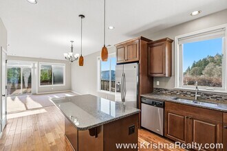 16984 NW Stalder Ln in Portland, OR - Building Photo - Building Photo