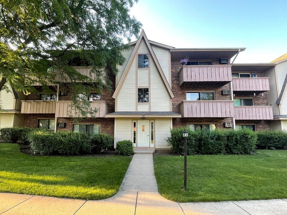 13 Echo Ct in Vernon Hills, IL - Building Photo