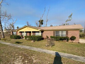 233 S Jan Dr in Panama City, FL - Building Photo