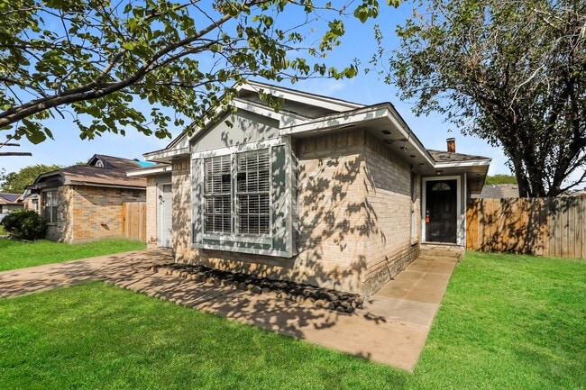 property at 11008 Maidencane Ct