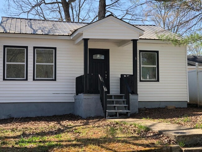 10 Circle Dr in Martinsville, VA - Building Photo - Building Photo