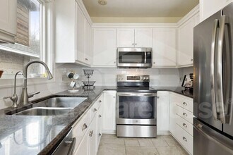 605 Park Ln in Long Lake, MN - Foto de edificio - Building Photo