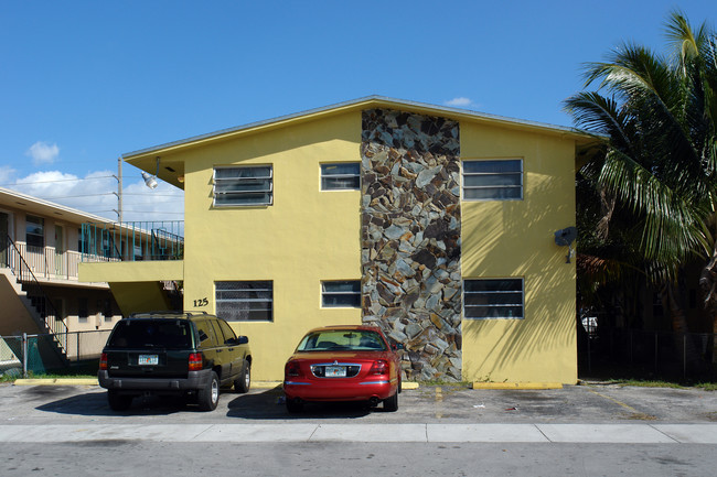 125 W 28th St in Hialeah, FL - Building Photo - Building Photo