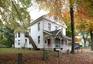 247-249 Hubbard St in Glastonbury, CT - Building Photo - Building Photo