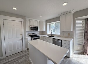 472 E 350 S St in Lehi, UT - Building Photo - Building Photo