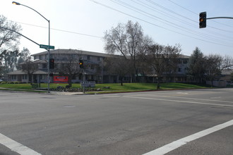 Walnut Park Apartment in Visalia, CA - Building Photo - Building Photo